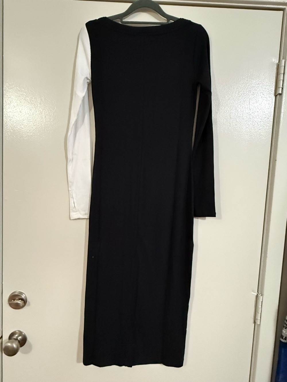 GSTQ Black and White Colorblock Rib Knit Midi Dress V Neck Long Sleeve Small NWT - Picture 5 of 14
